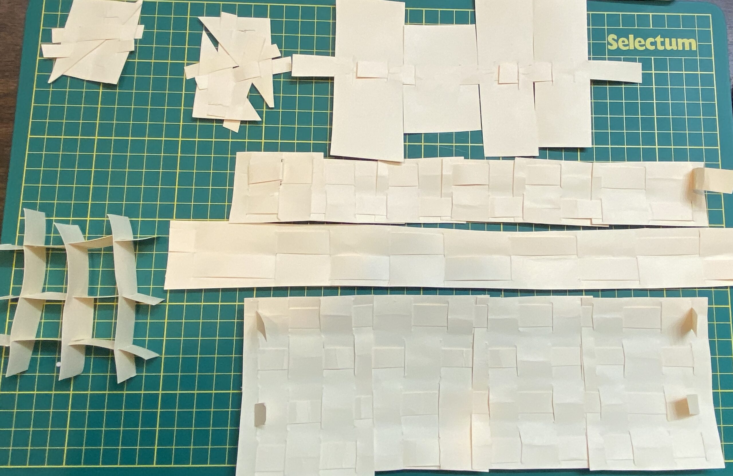 Preliminary paper structure to test weaving patterns with slits and strips